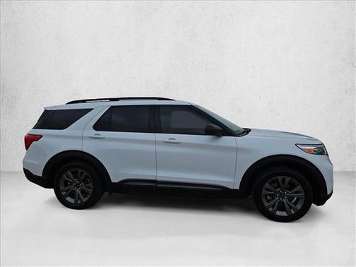 Oxford White 2021 Ford Explorer XLT