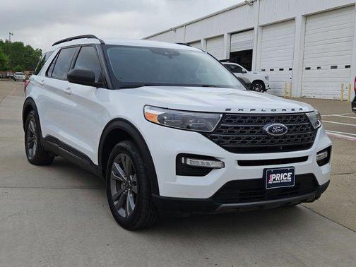 Oxford White 2021 Ford Explorer XLT