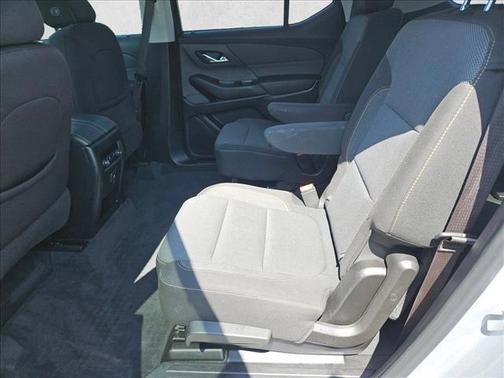 Silver Ice Metallic 2020 Chevrolet Traverse LT Cloth