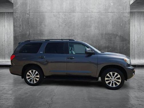 2016 Toyota Sequoia SR5