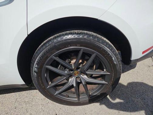 2023 Porsche Macan T