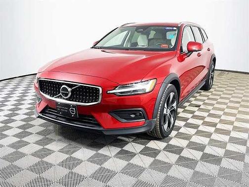 2023 Volvo V60 Cross Country Plus