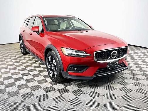 2023 Volvo V60 Cross Country Plus