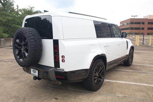 2024 Land Rover Defender Outbound
