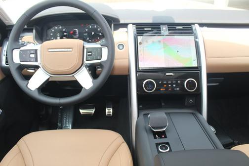 2025 Land Rover Discovery Metropolitan Edition