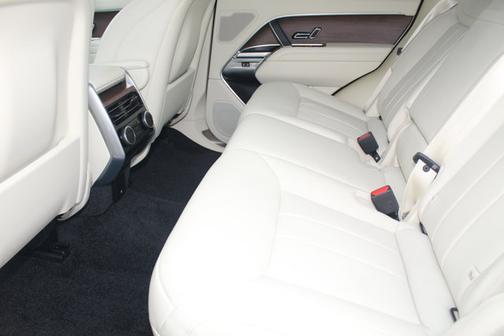 2025 Land Rover Range Rover SE