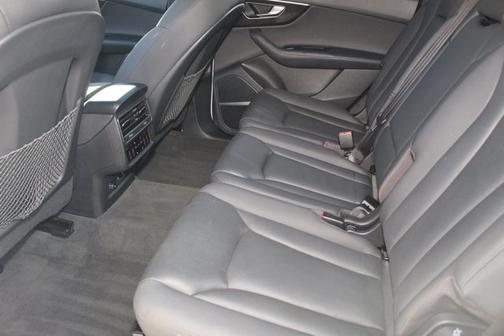 2022 Audi Q7 Premium Plus