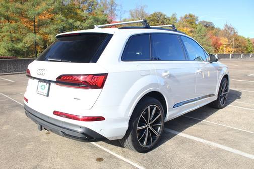 2022 Audi Q7 Premium Plus