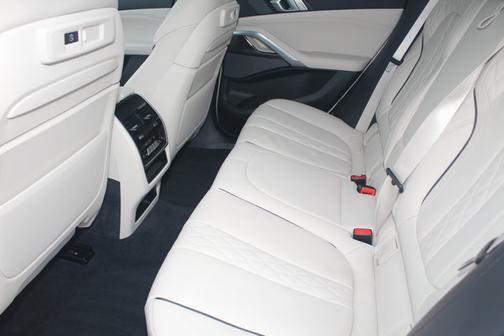 2021 BMW X6 M50i