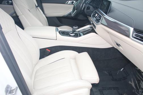 2021 BMW X6 M50i
