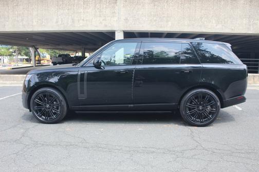 2025 Land Rover Range Rover SE