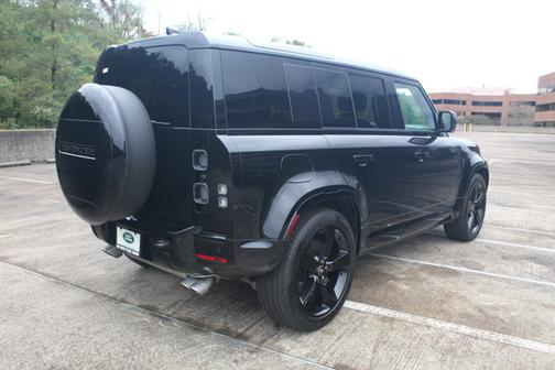 2025 Land Rover Defender V8