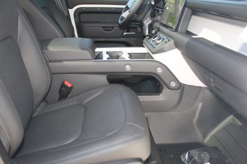 2025 Land Rover Defender S