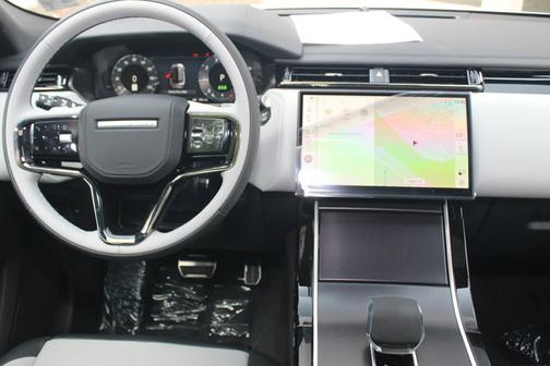 2026 Land Rover Range Rover Velar Dynamic SE