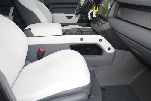 2026 Land Rover Defender OCTA