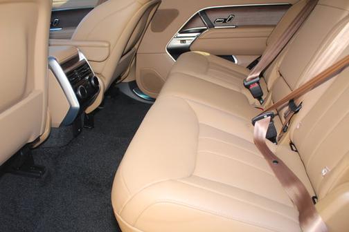 2025 Land Rover Range Rover SE