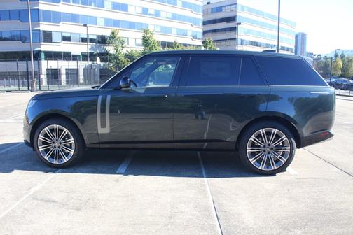 2025 Land Rover Range Rover SE
