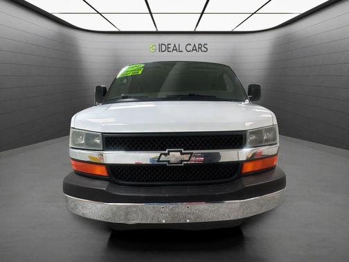 Summit White 2004 Chevrolet Express 3500 Base