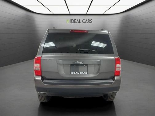 Granite Crystal Metallic Clearcoat 2015 Jeep Patriot Sport