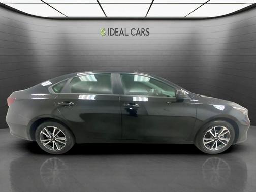 Aurora Black 2023 Kia Forte LXS