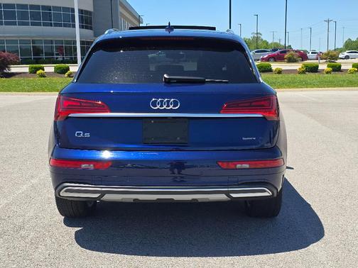Navarra Blue Metallic 2021 Audi Q5 40 Premium Plus
