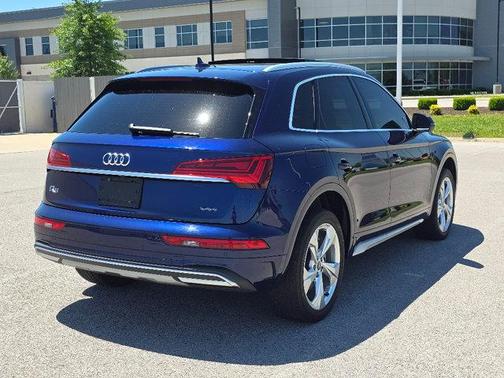 Navarra Blue Metallic 2021 Audi Q5 40 Premium Plus