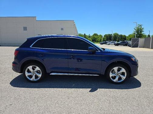 Navarra Blue Metallic 2021 Audi Q5 40 Premium Plus