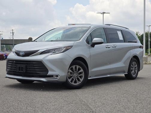 2023 Toyota Sienna XLE