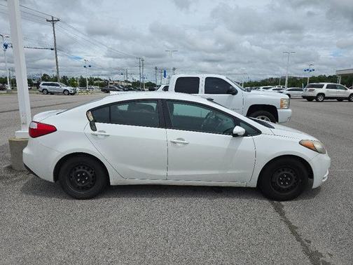 Clear White 2016 Kia Forte LX