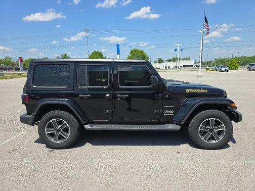 Black Clearcoat 2023 Jeep Wrangler Sahara