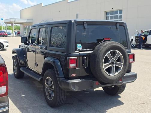 Black Clearcoat 2023 Jeep Wrangler Sahara