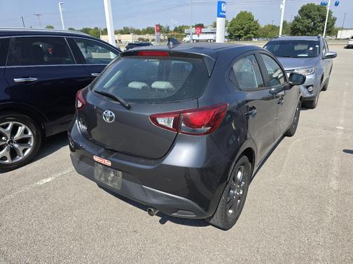 2020 Toyota Yaris Sedan LE