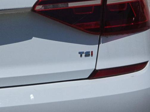 Pure White 2017 Volkswagen Passat 1.8T S