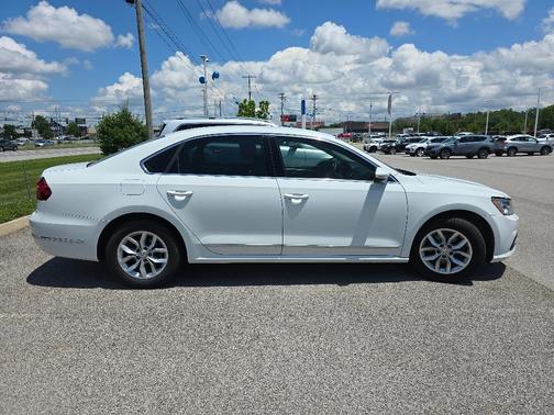 Pure White 2017 Volkswagen Passat 1.8T S