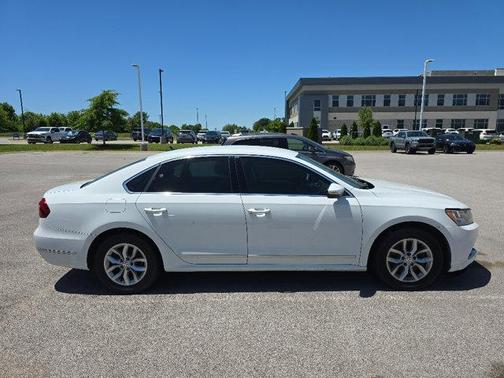 Pure White 2017 Volkswagen Passat 1.8T S