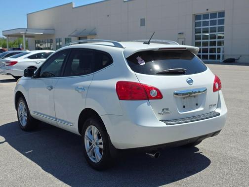 Pearl White 2012 Nissan Rogue SV