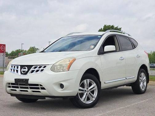 Pearl White 2012 Nissan Rogue SV
