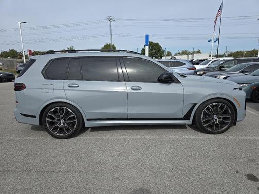 2023 BMW X7 M60i