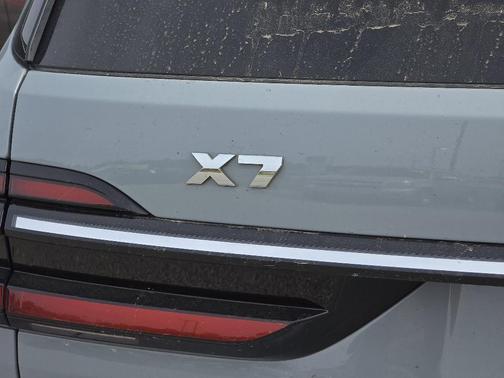 2023 BMW X7 M60i