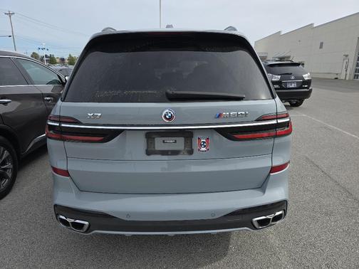 2023 BMW X7 M60i