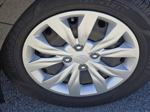 2022 Hyundai Accent SE