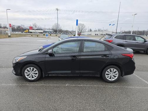 2022 Hyundai Accent SE