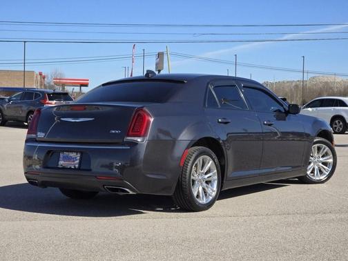 2018 Chrysler 300 Touring