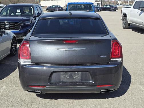 2018 Chrysler 300 Touring