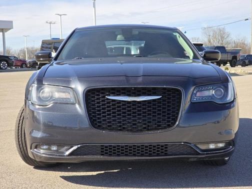 2018 Chrysler 300 Touring