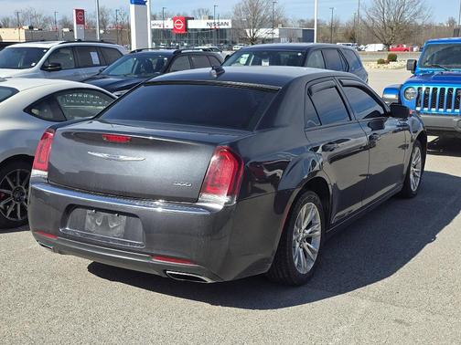 2018 Chrysler 300 Touring