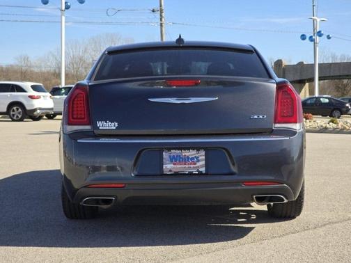 2018 Chrysler 300 Touring