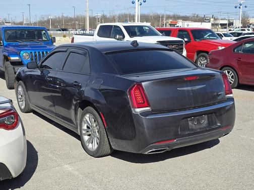2018 Chrysler 300 Touring