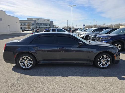 2018 Chrysler 300 Touring
