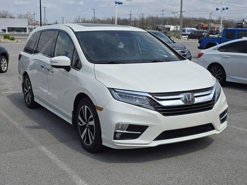White 2018 Honda Odyssey Elite